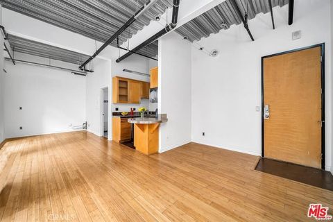 Tiny photo for 312 W 5th Street #1121, Los Angeles, CA 90013 (MLS # SB25233627)