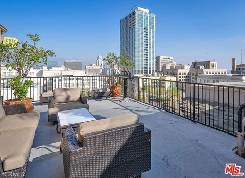 Tiny photo for 312 W 5th Street #1121, Los Angeles, CA 90013 (MLS # SB25233627)