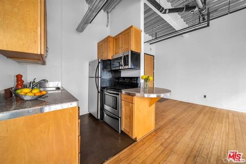 Tiny photo for 312 W 5th Street #1121, Los Angeles, CA 90013 (MLS # SB25233627)
