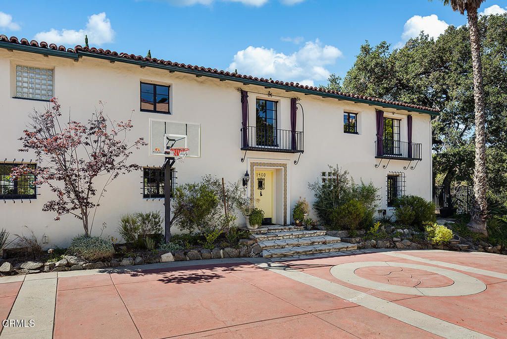 Photo of 1460 Melwood Drive, Glendale, CA 91207 (MLS # P1-24600)