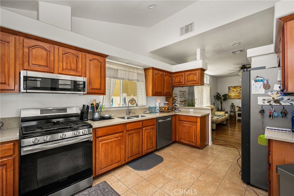 17041 B Lane, Huntington Beach CA 92647 - Photo 11