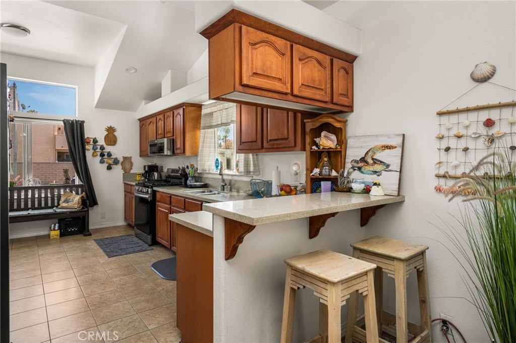 17041 B Lane, Huntington Beach CA 92647 - Photo 8