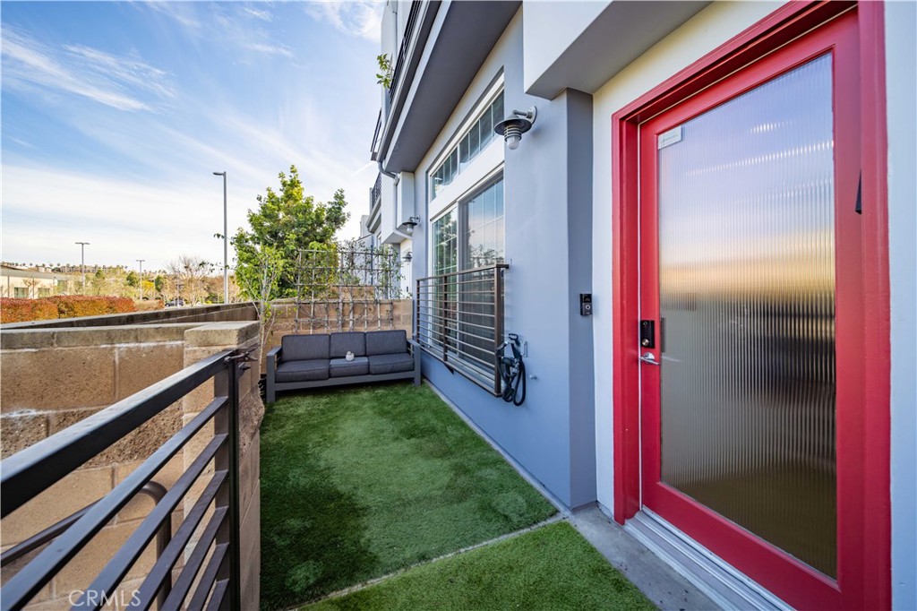 5350 Playa Vista Drive 19