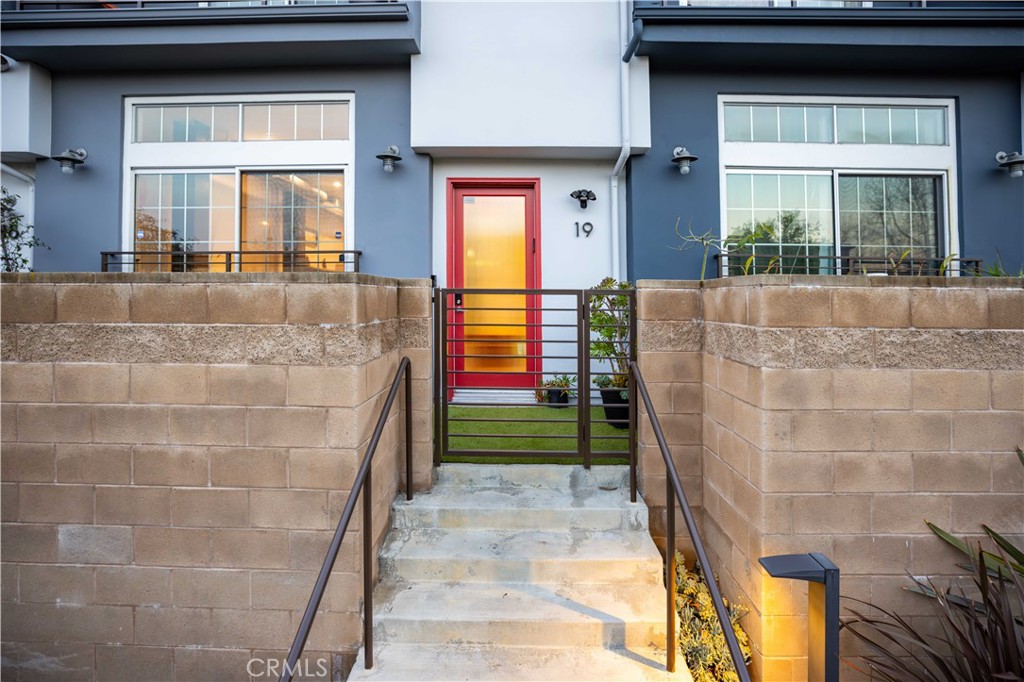 5350 Playa Vista Drive 19