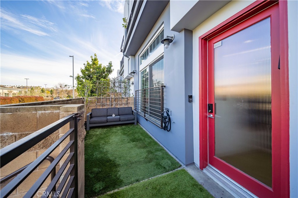 5350 Playa Vista Drive 19