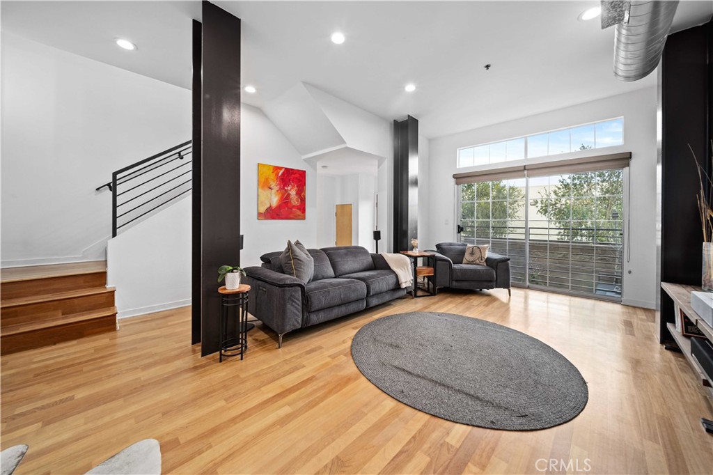 5350 Playa Vista Drive 19
