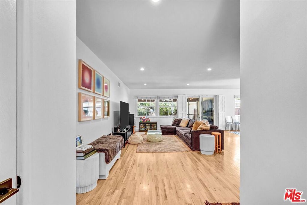 19803 Bassett Street, Los Angeles CA 91306