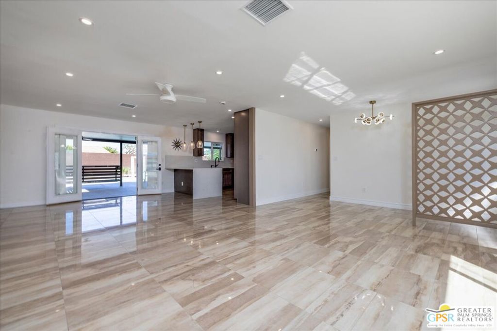 Racquet Club East - Residential Lease