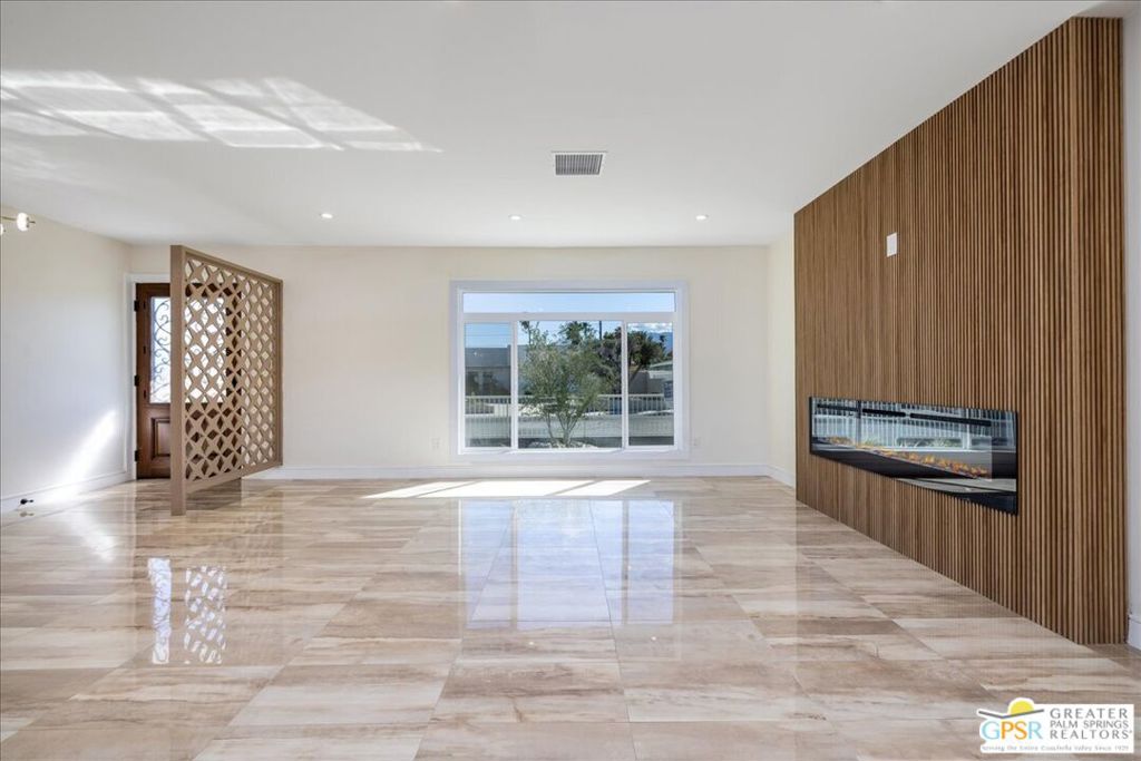 Racquet Club East - Residential Lease