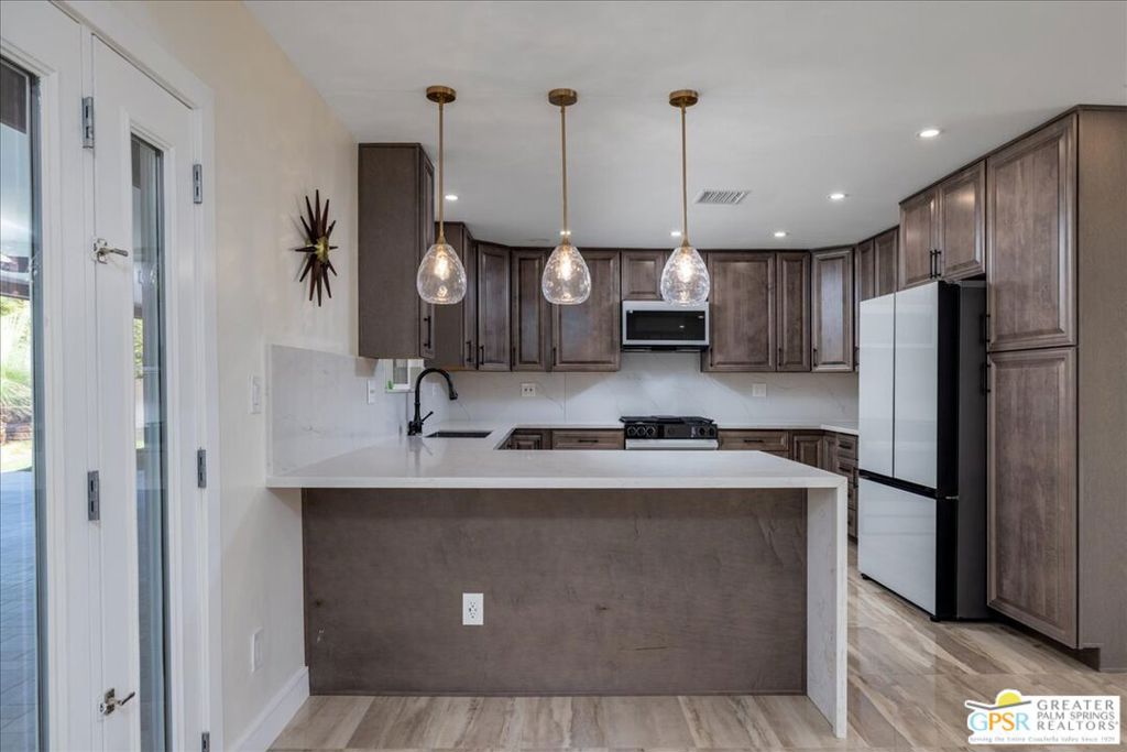 Racquet Club East - Residential Lease