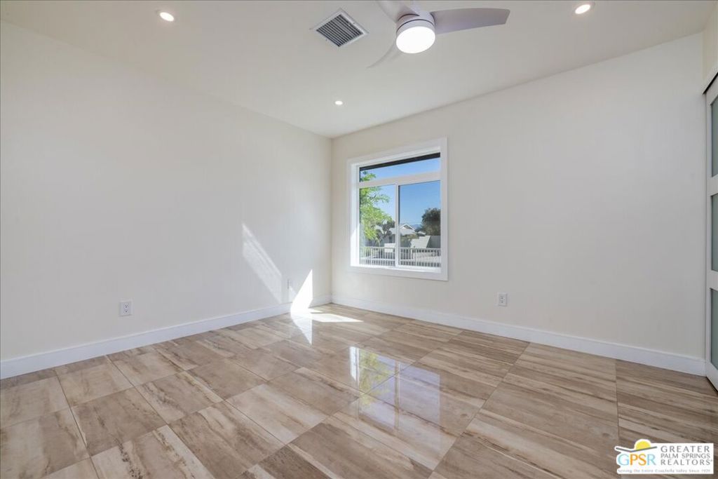 Racquet Club East - Residential Lease