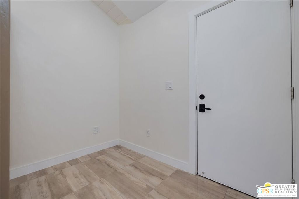 Racquet Club East - Residential Lease