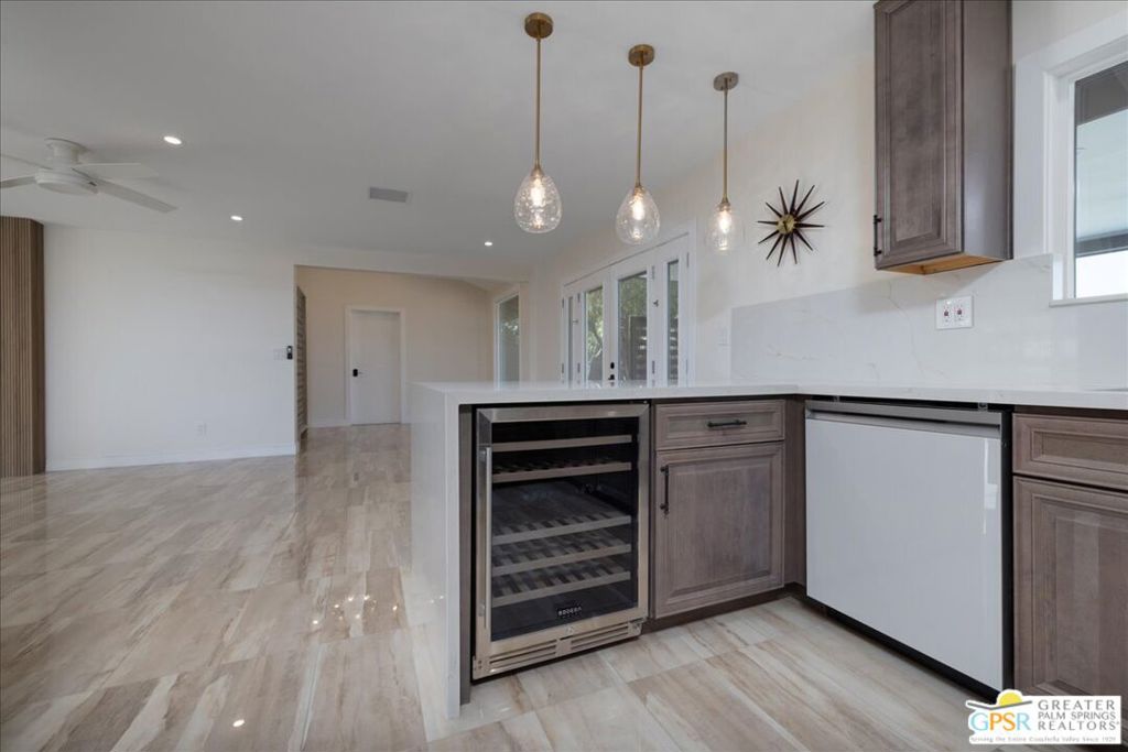 Racquet Club East - Residential Lease
