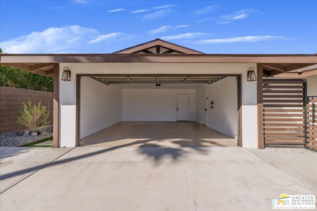 Racquet Club East - Residential Lease