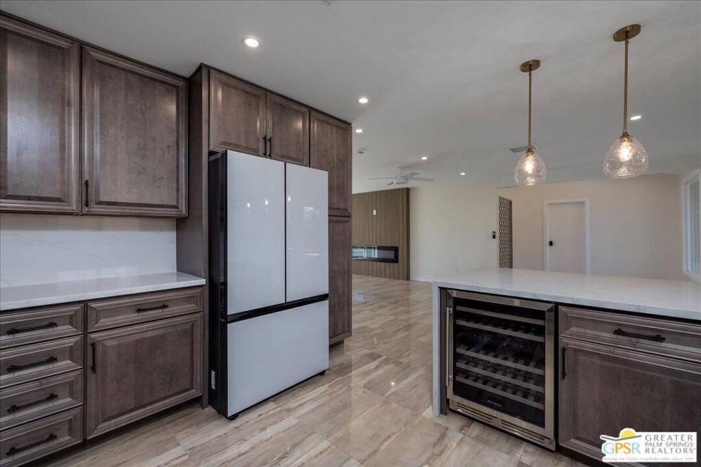 Racquet Club East - Residential Lease