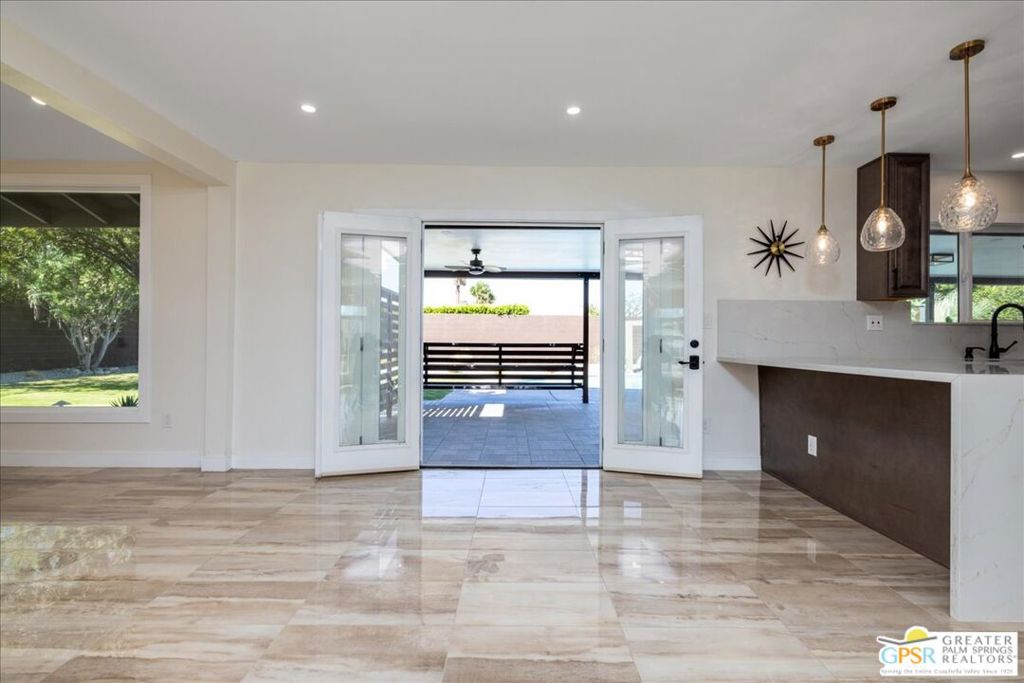 Racquet Club East - Residential Lease