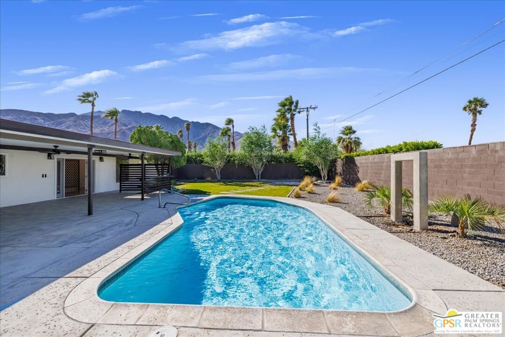 Racquet Club East - Residential Lease