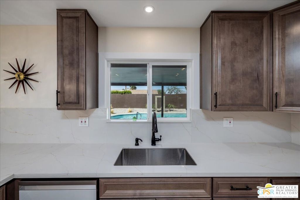 Racquet Club East - Residential Lease