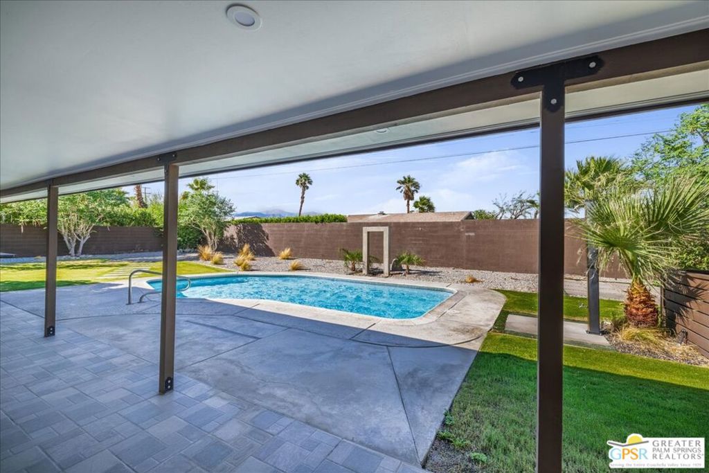 Racquet Club East - Residential Lease