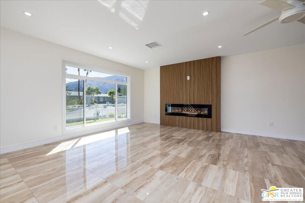 Racquet Club East - Residential Lease