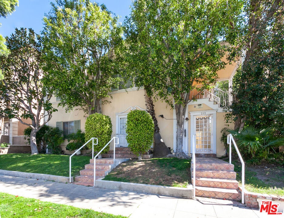 Photo of 212 S LASKY Drive #3, Beverly Hills, CA 90212 (MLS # 26102522)