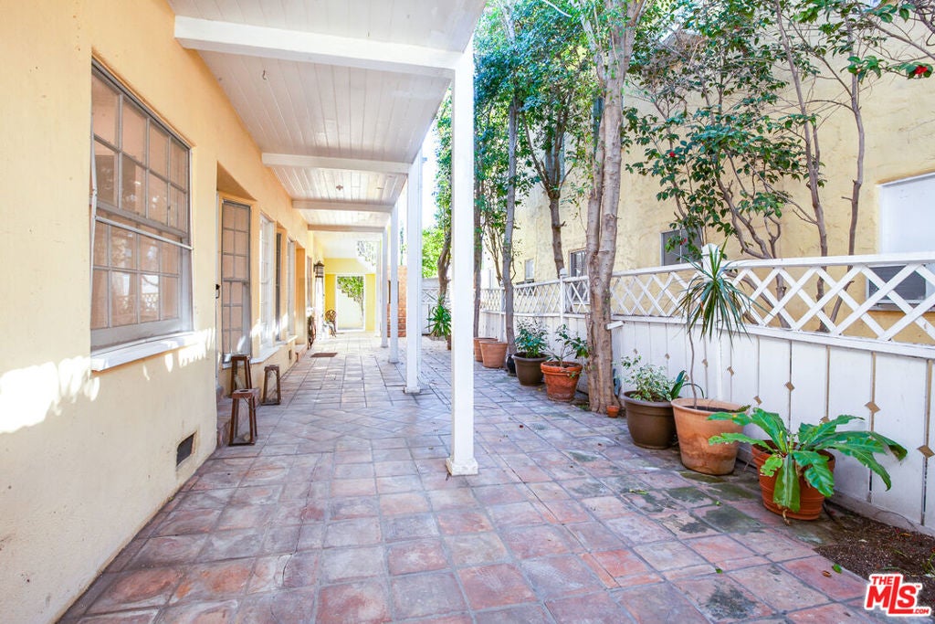Photo of 212 S LASKY Drive #3, Beverly Hills, CA 90212 (MLS # 26102522)