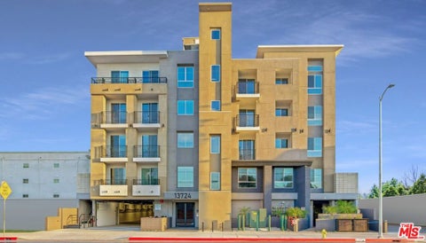 Photo of 13724 Victory Boulevard, Los Angeles, CA 91401 (MLS # 26946437)