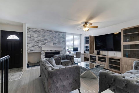 Photo of 10231 Independence Ave #C17, Chatsworth, CA 91311 (MLS # SR26074101)