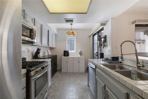 Photo of 10231 Independence Ave #C17, Chatsworth, CA 91311 (MLS # SR26074101)