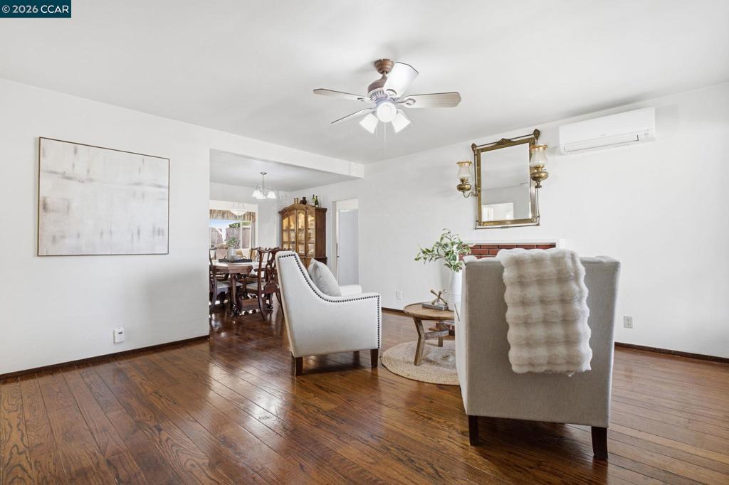 2977 Glenside Dr