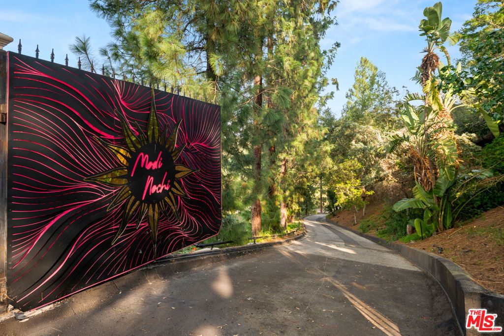 Photo of 11531 Orum Road, Los Angeles, CA 90049 (MLS # 26666847)