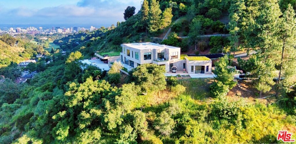 Photo of 11531 Orum Road, Los Angeles, CA 90049 (MLS # 26666847)