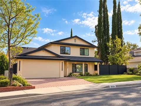 MLS: SR26209853