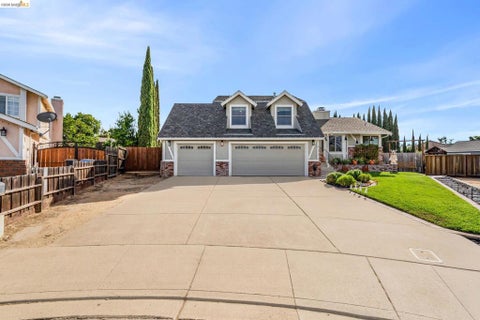 Photo of 611 Woodbury Pl Pl, Oakley, CA 94561 (MLS # 41148025)