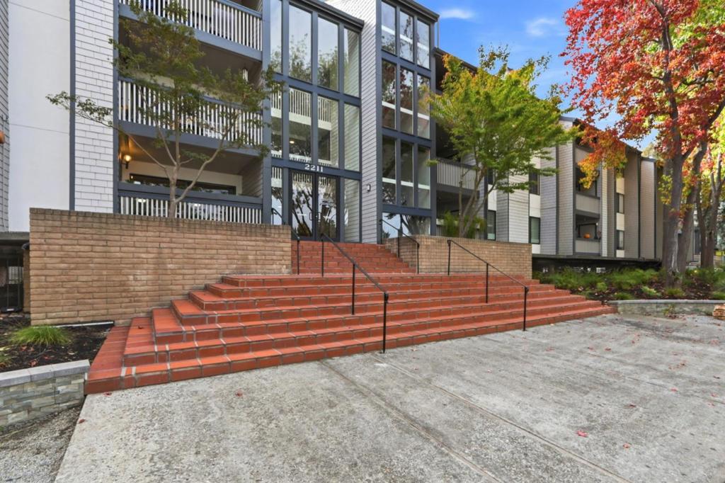2211 Latham Street 108