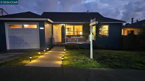 Photo of 4835 Kathleen Ave Ave, Castro Valley, CA 94546 (MLS # 41131276)