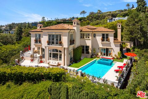 Photo of 1260 St Ives Place, Los Angeles, CA 90069 (MLS # 26749937)