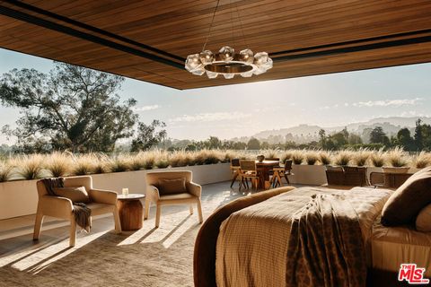 Photo of 401 N Tigertail Road, Los Angeles, CA 90049 (MLS # 26759013)