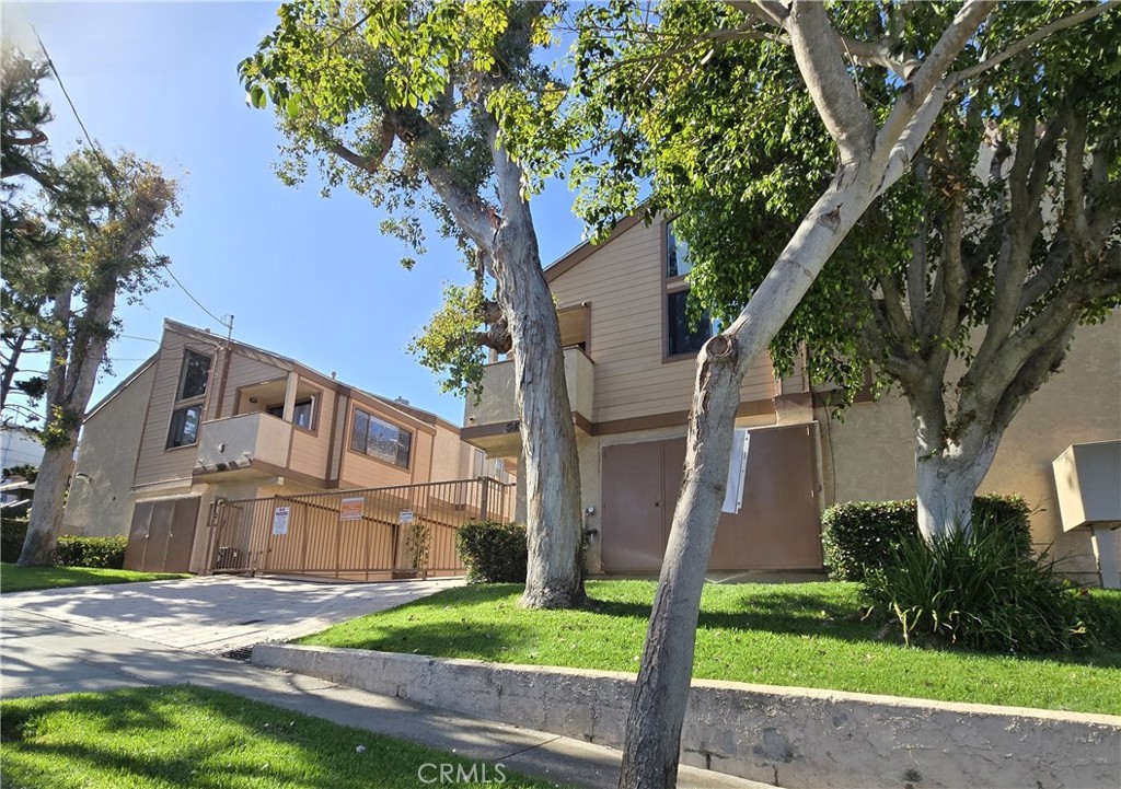 547 E Hazel Street 12