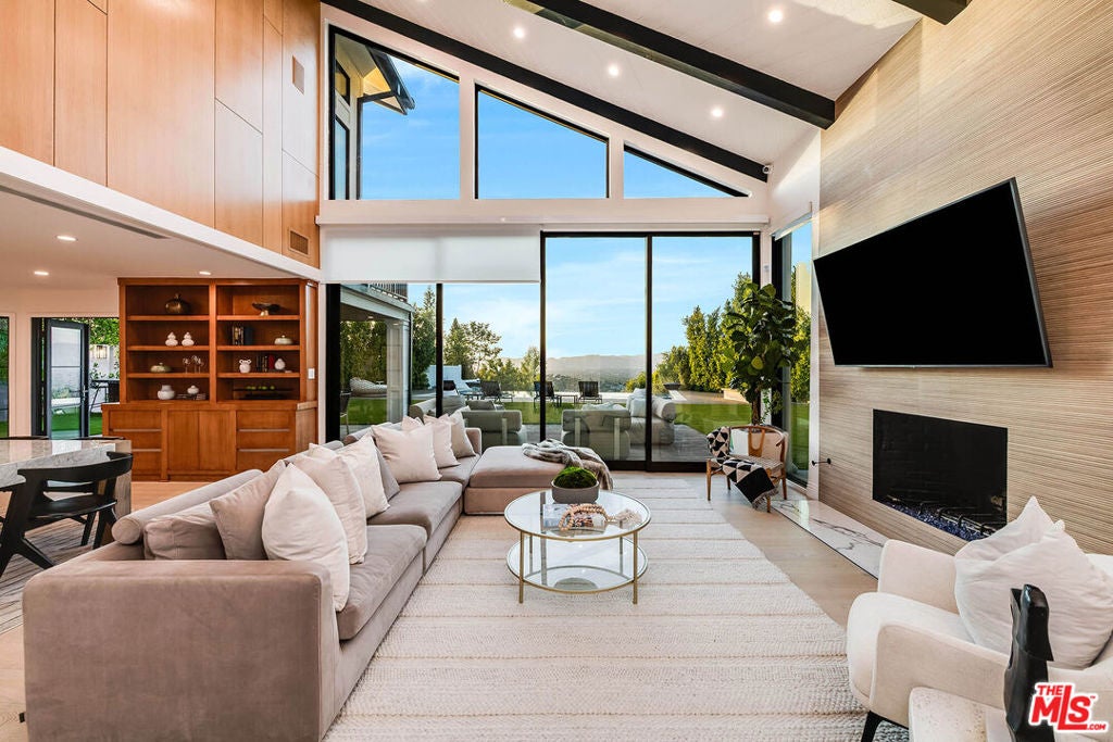 3915 Vista Linda Drive