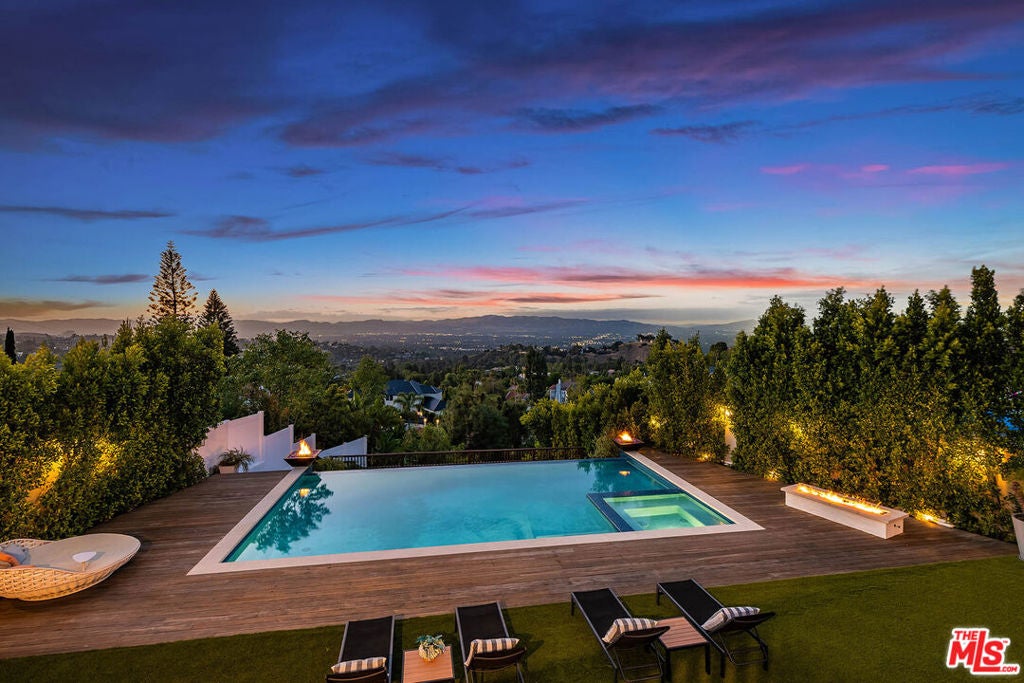 3915 Vista Linda Drive