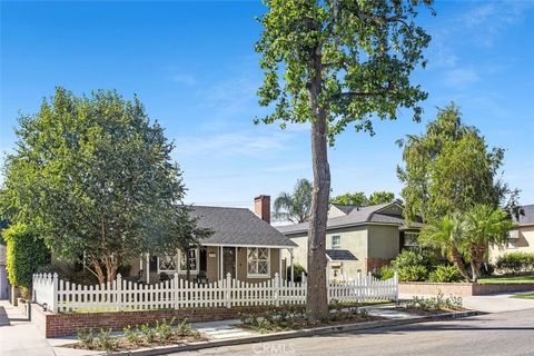 Photo of 2755 N Lincoln Street, Burbank, CA 91504 (MLS # SR25234331)