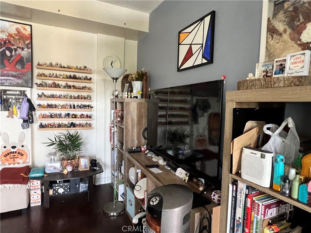 listing image 130728640751632007373