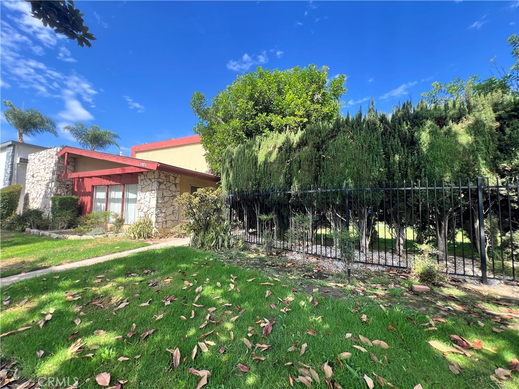 1909 E WILSHIRE