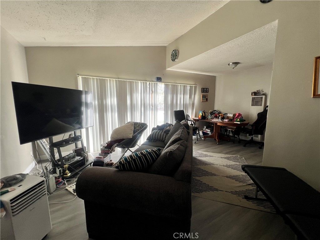 listing image 130720678733758934859