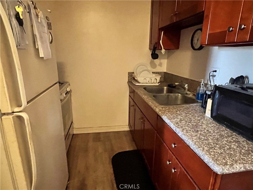 listing image 130724753219837481574