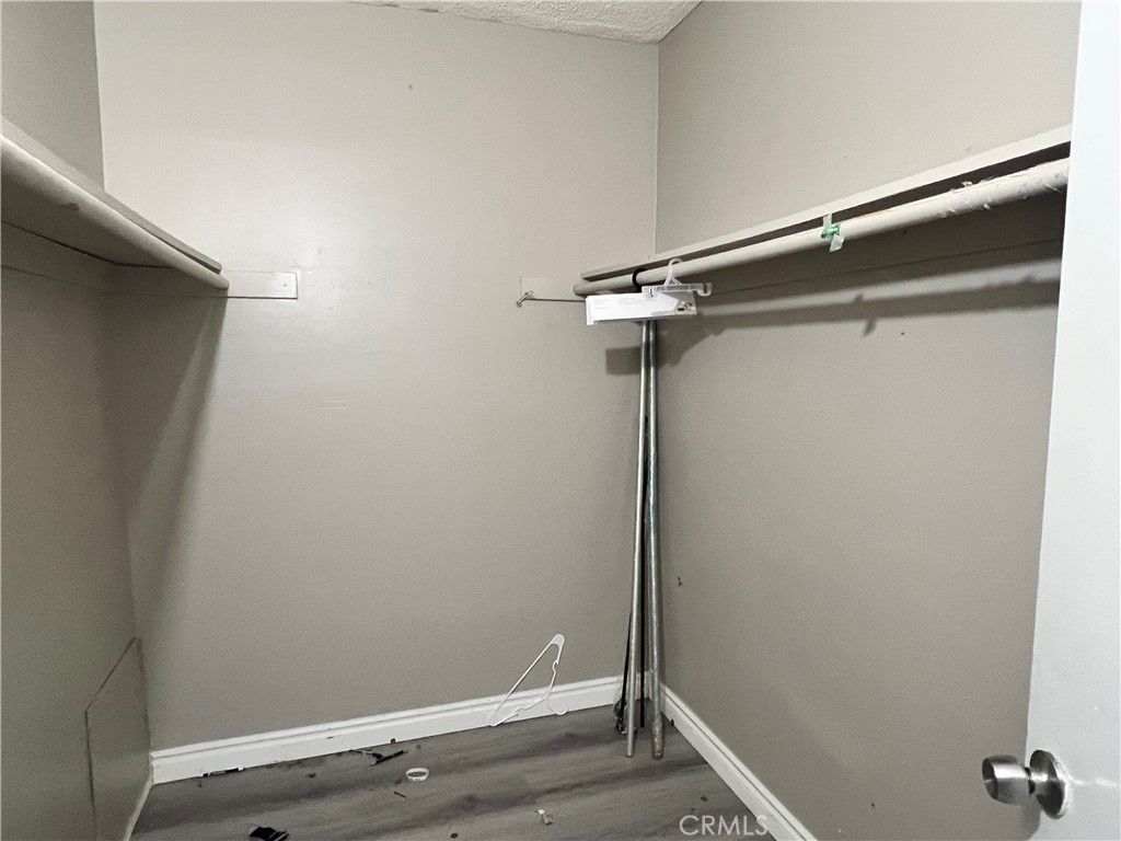 listing image 130728135394371947778