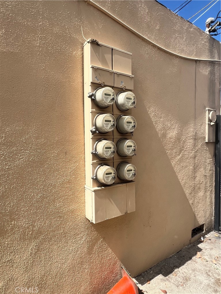 1909 E WILSHIRE