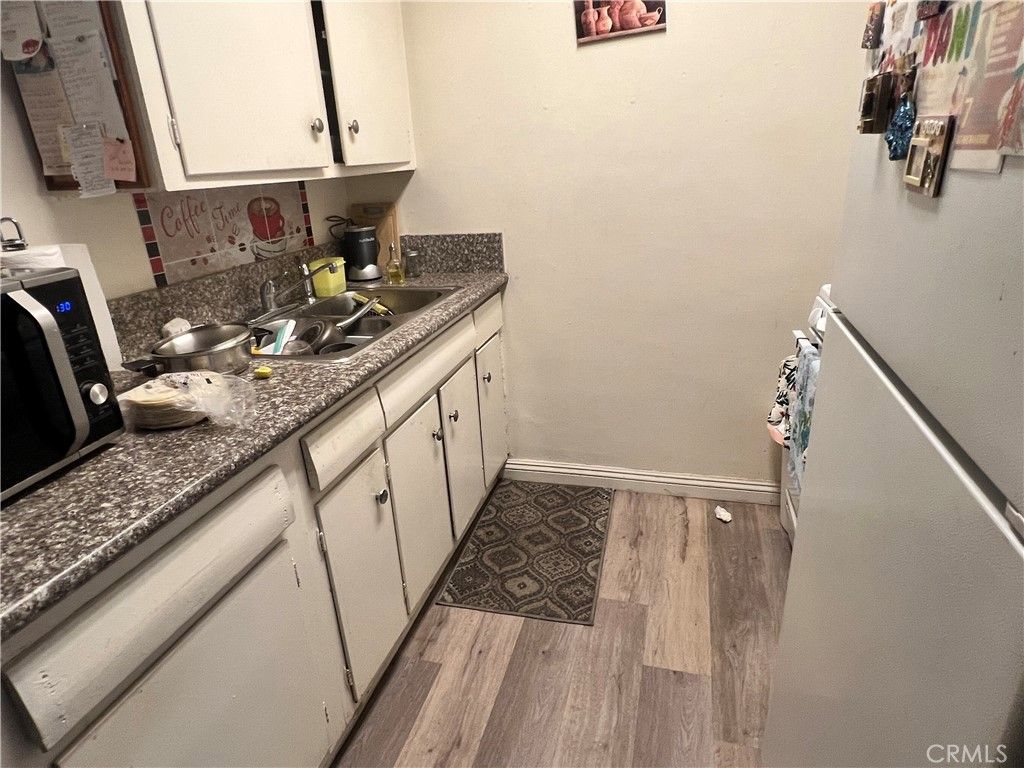 listing image 130724501714584578941