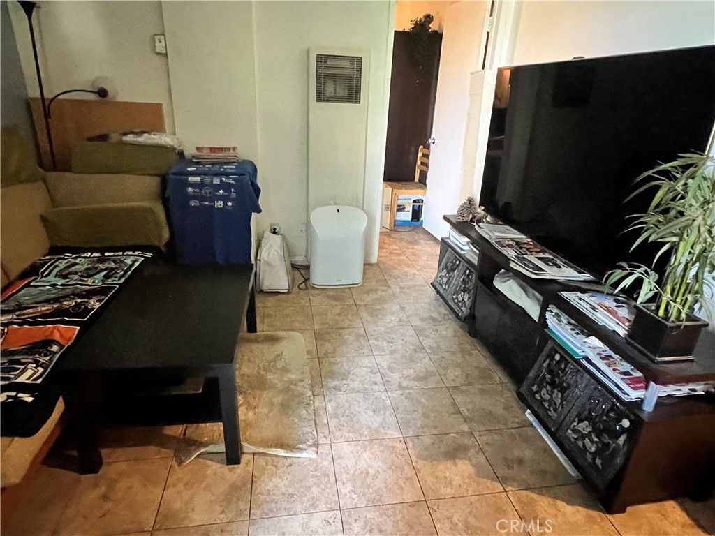 listing image 130721763950679287646